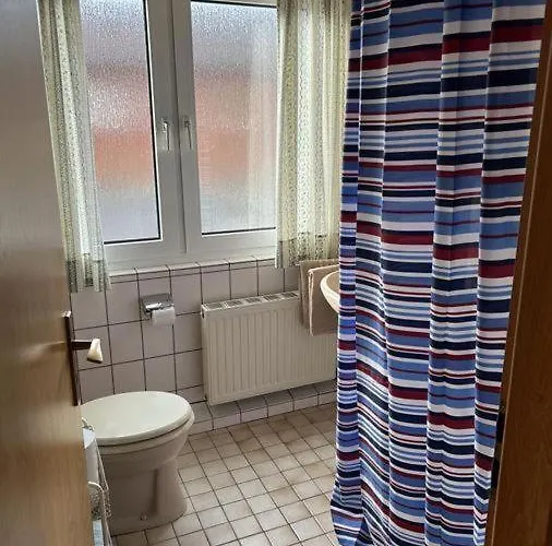 Haus-dornroeschen-wohnung-leuchtturm * Боркум